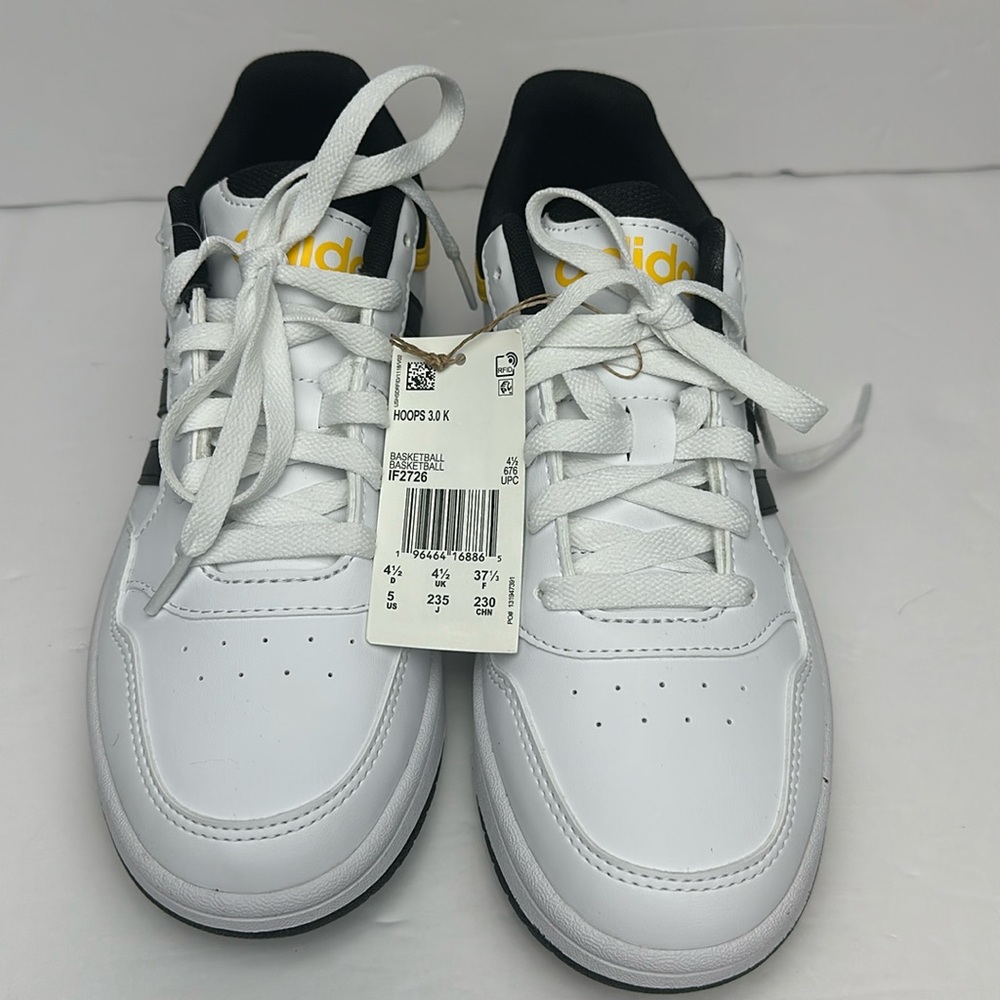 NWT Adidas sneakers